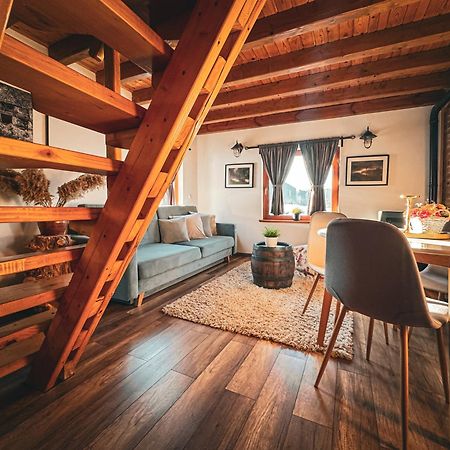 Woodenhouse With Two Apartments Otočac Exterior foto