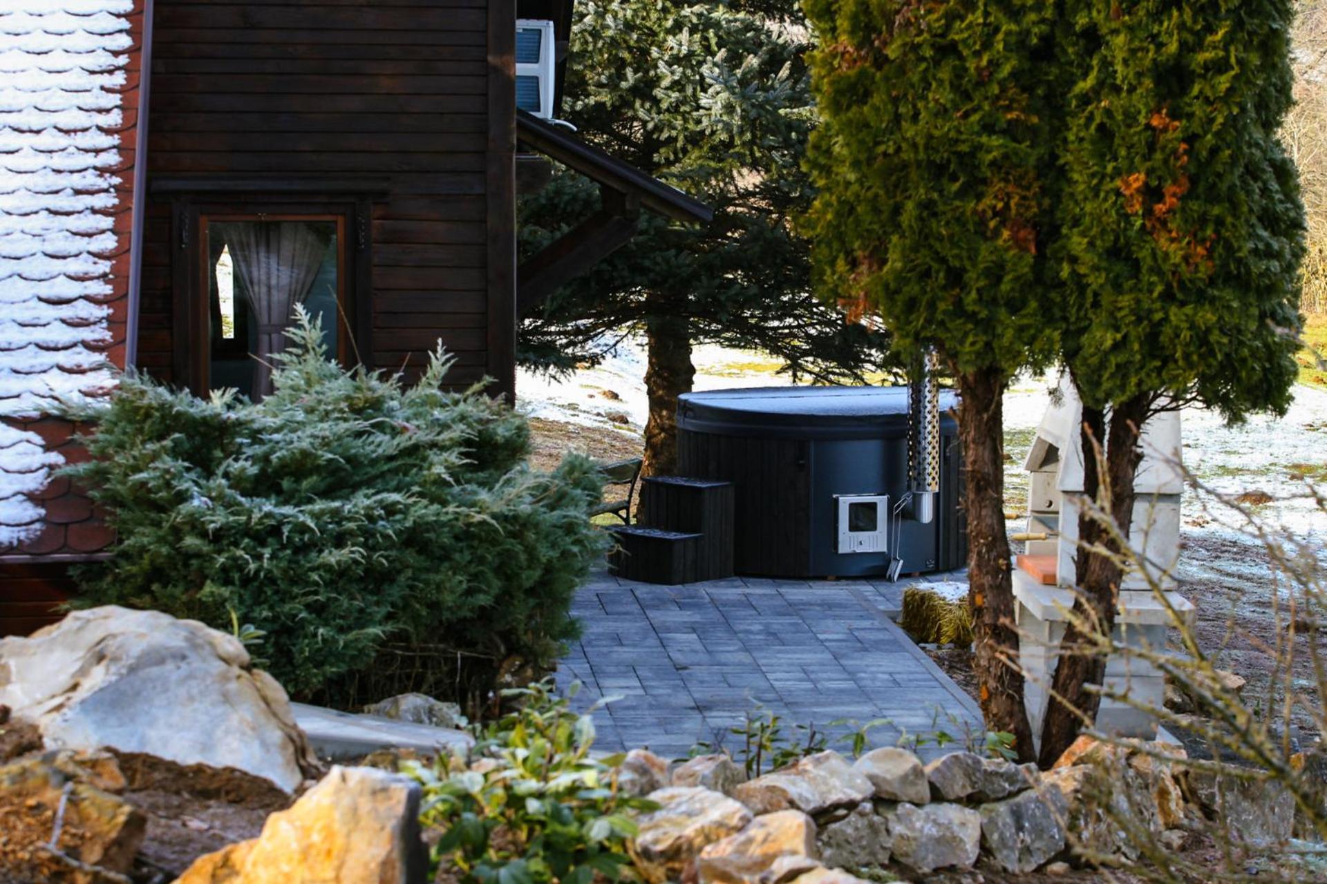 Woodenhouse With Two Apartments Otočac Exterior foto