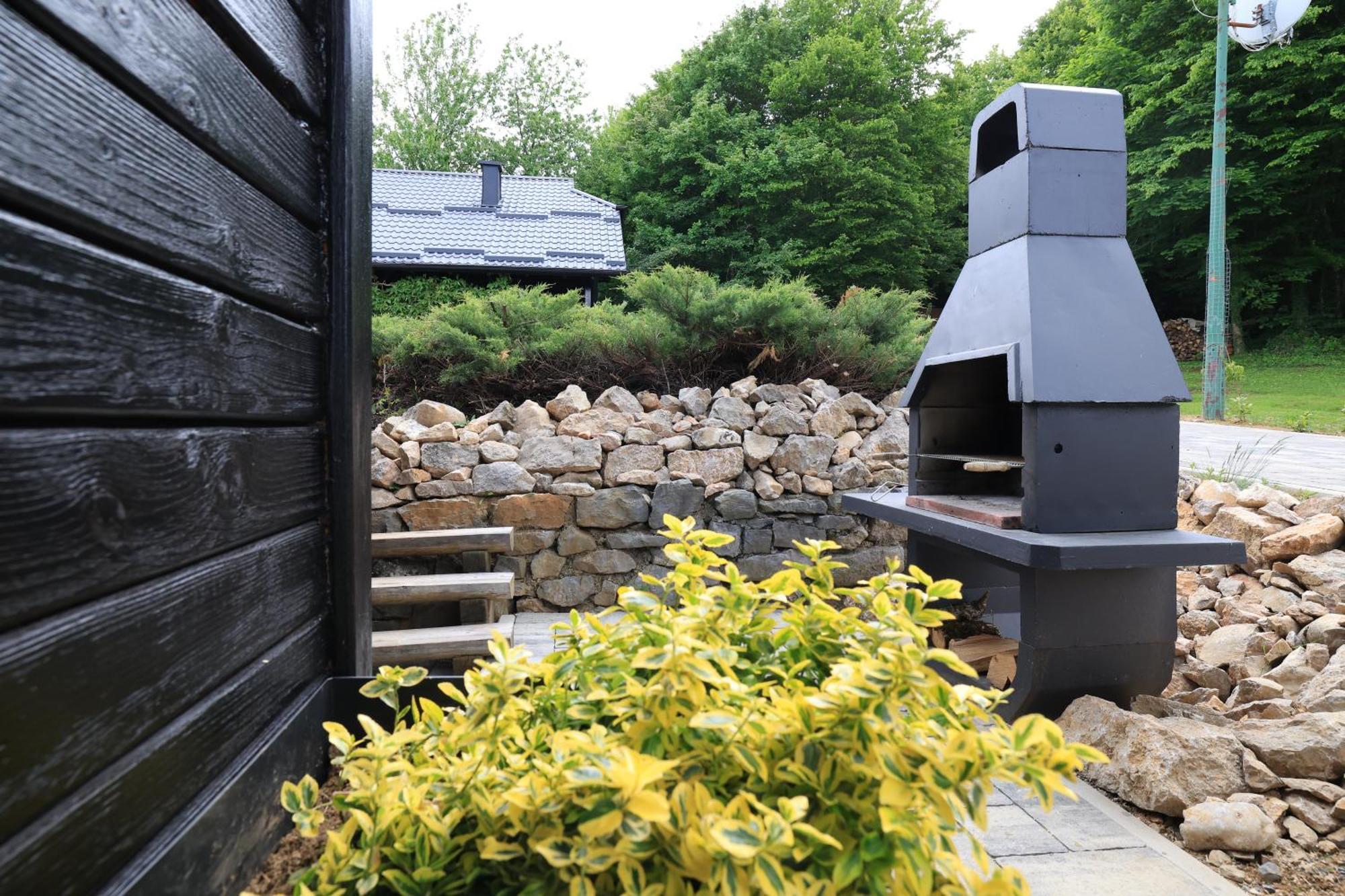 Woodenhouse With Two Apartments Otočac Exterior foto