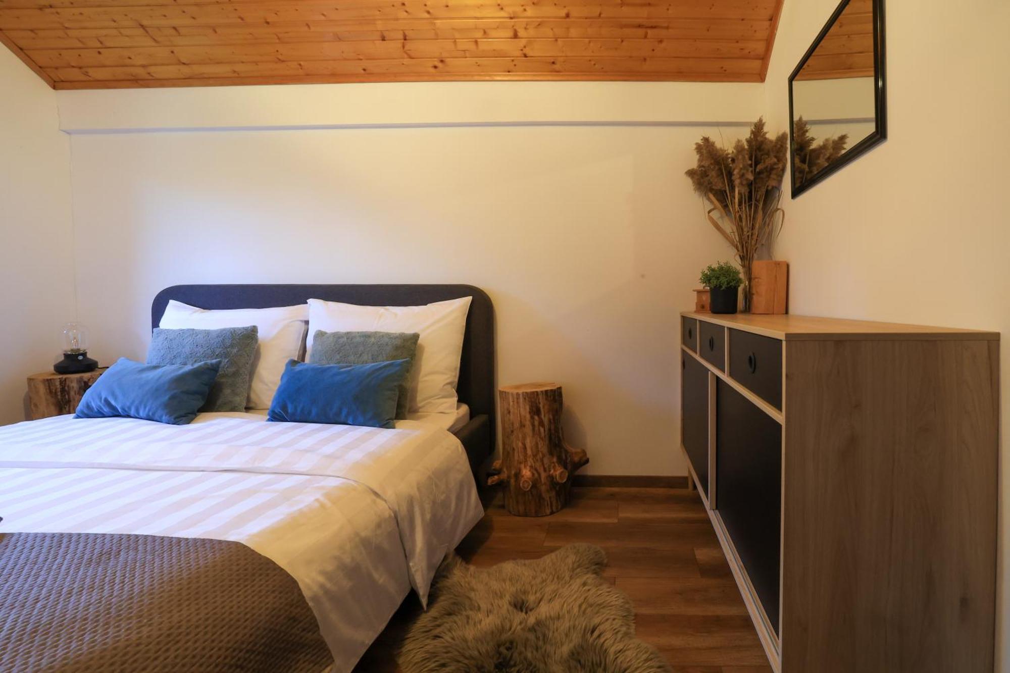 Woodenhouse With Two Apartments Otočac Exterior foto