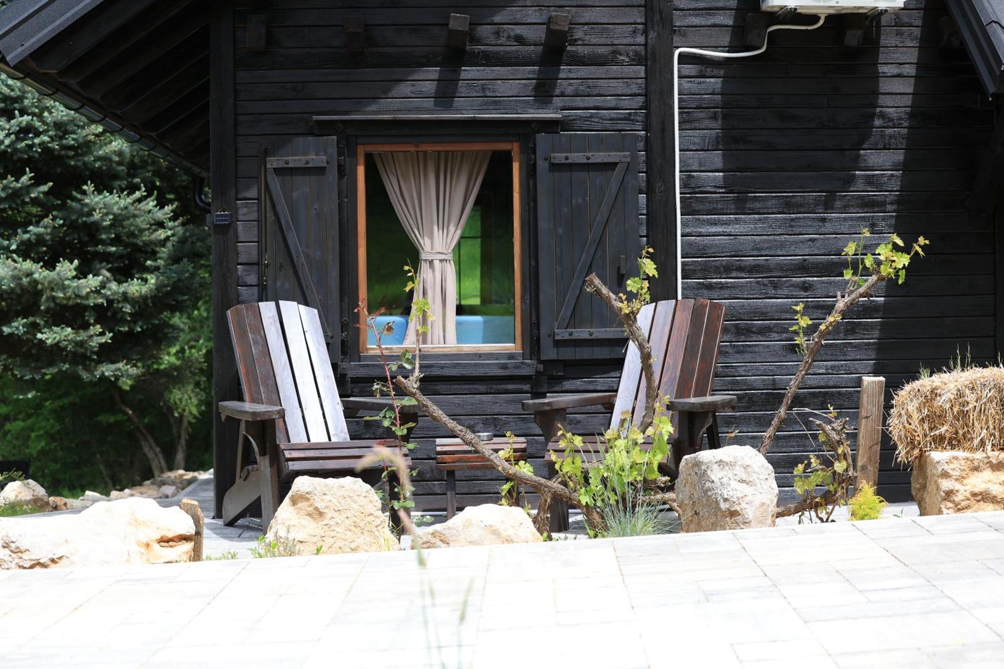 Woodenhouse With Two Apartments Otočac Exterior foto