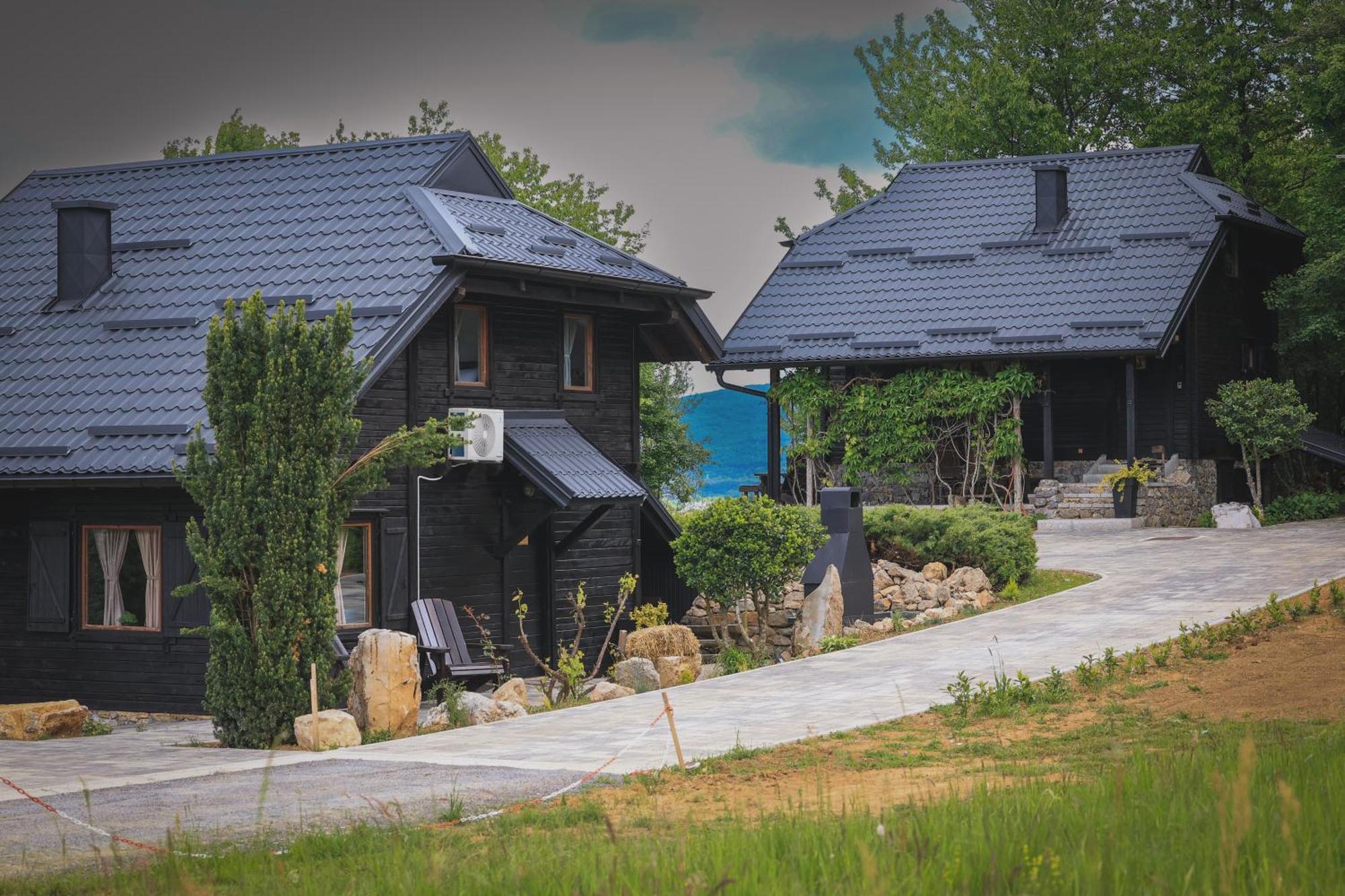 Woodenhouse With Two Apartments Otočac Exterior foto